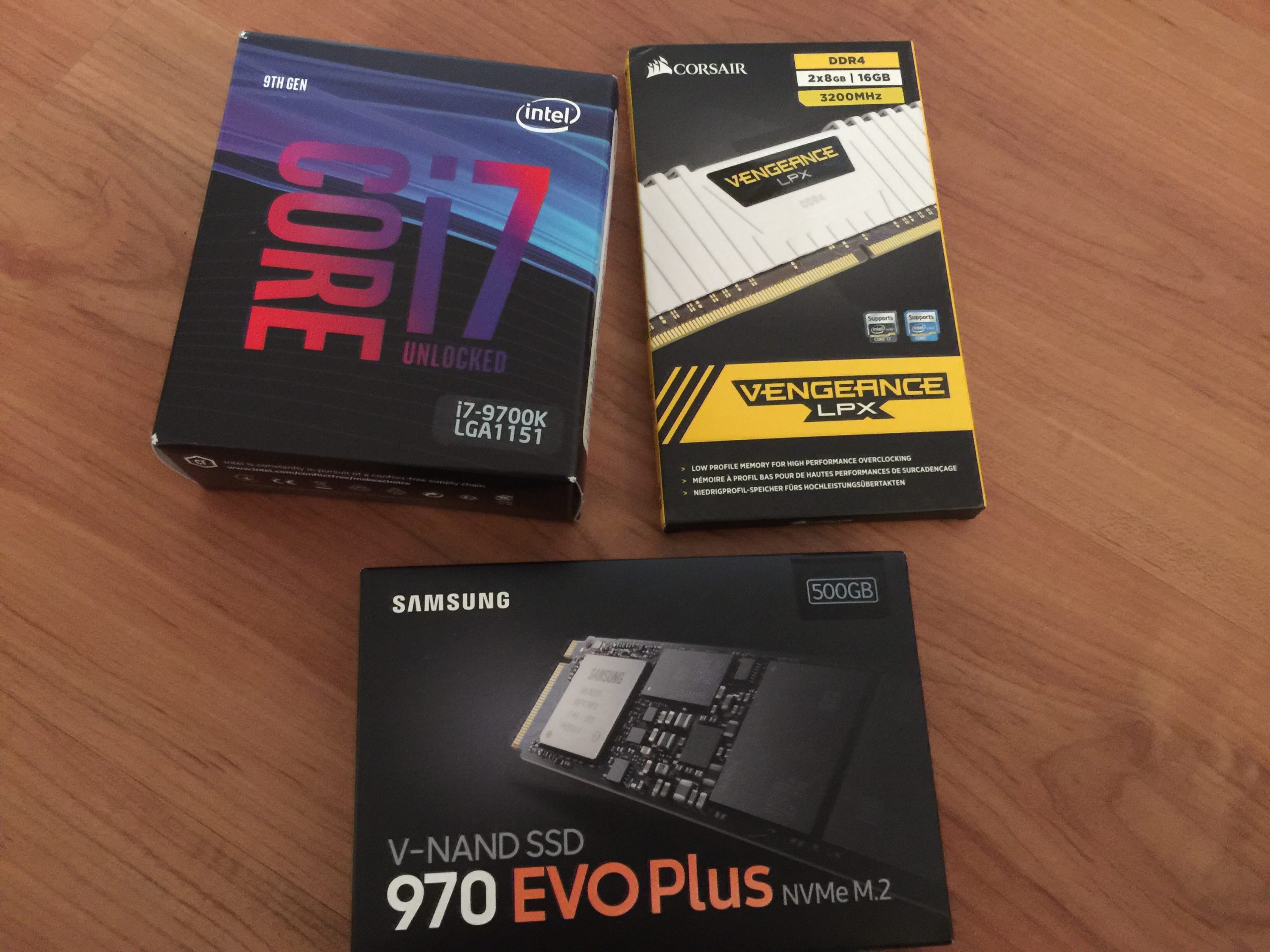 i7-9700K , Corsair Vengeance , Samsung 970 Evo Plus NVMe M.2